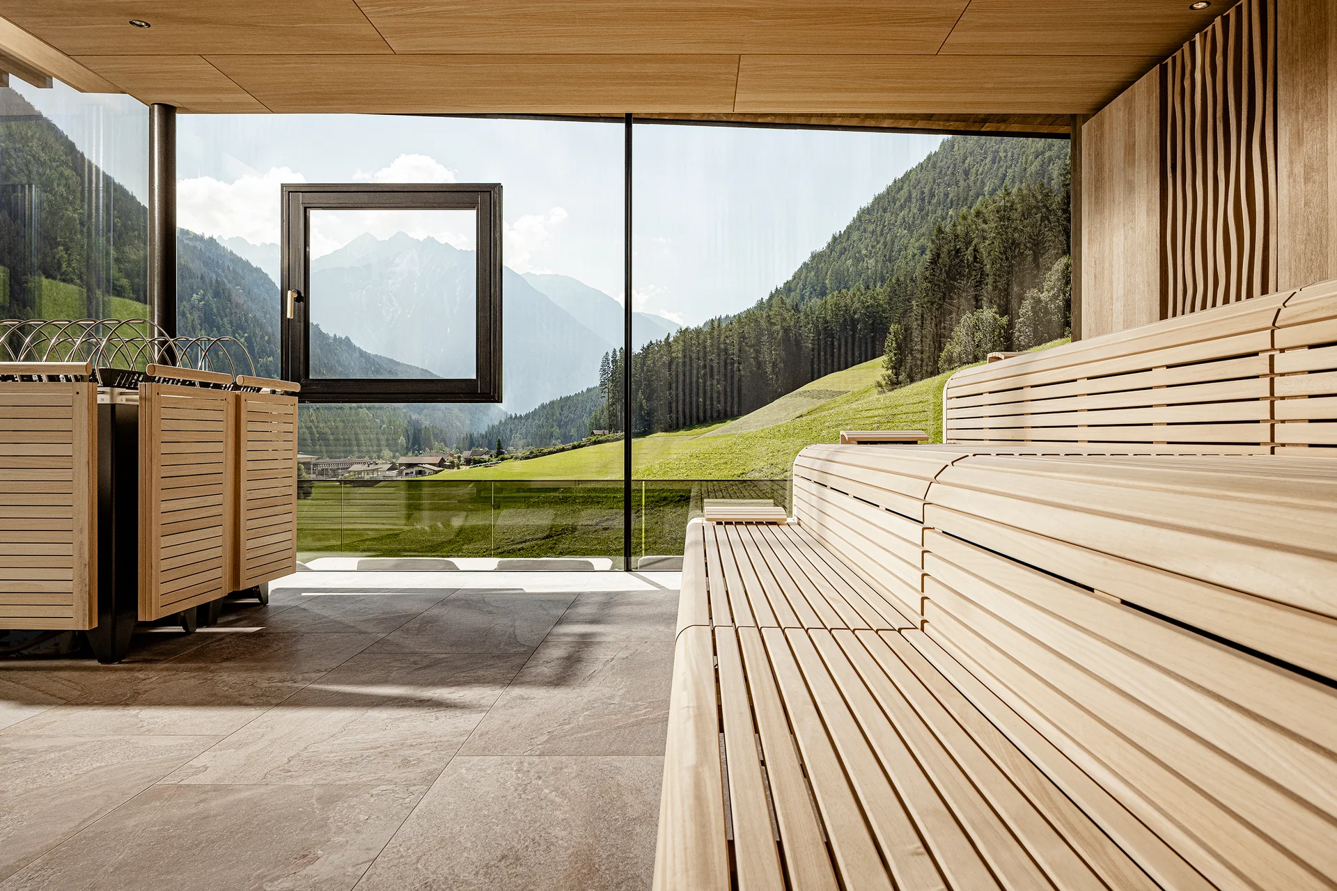 Sky Sauna im Schwarzenstein mit großem Panoramafenster